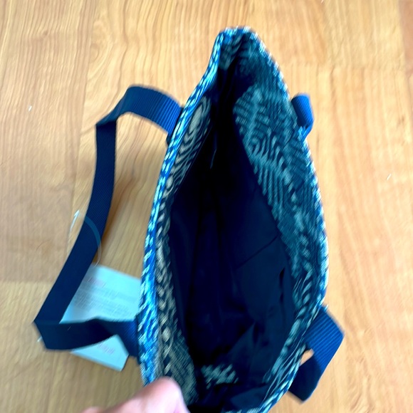 NWT Thirty-One Demi Day Bag, “Diamond Weave” pattern, Navy blue main color - Picture 3 of 3